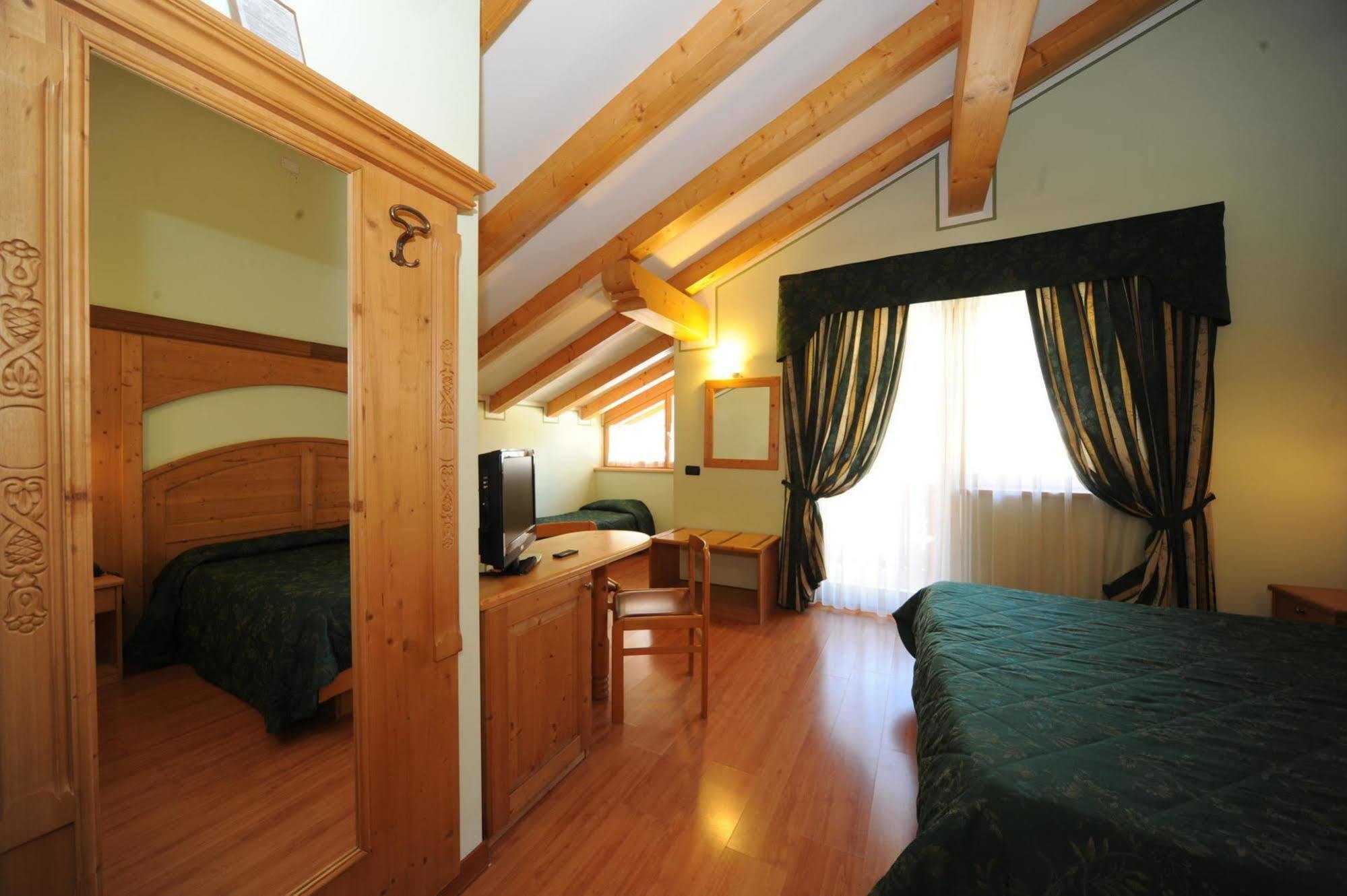Residence Canada Pinzolo Exterior foto